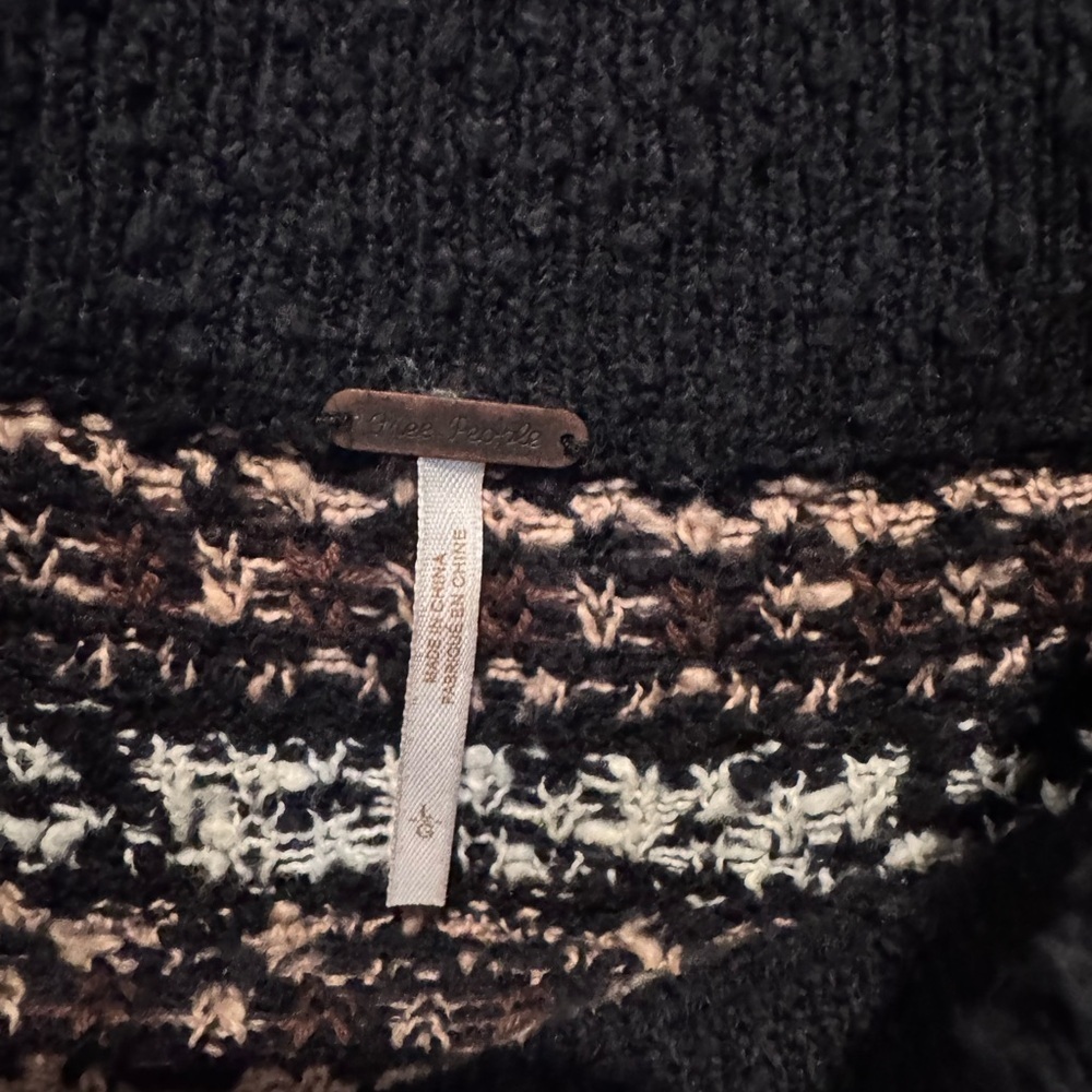 Free People Nellie sweater with elephants size large - Picture 9 of 10